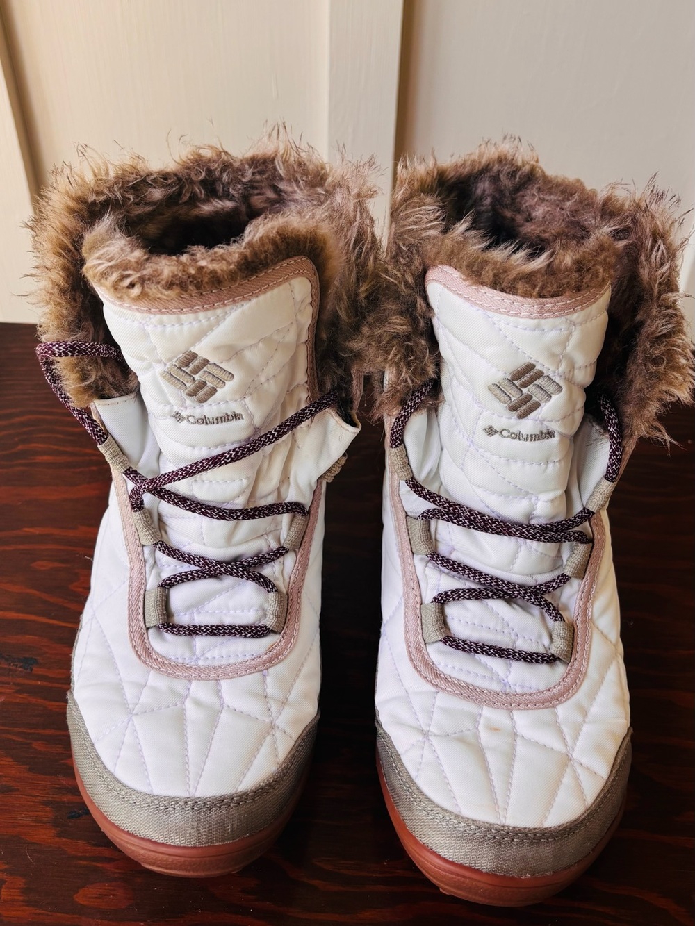 Columbia White Quilted Trim Lace-Up Winter Boots